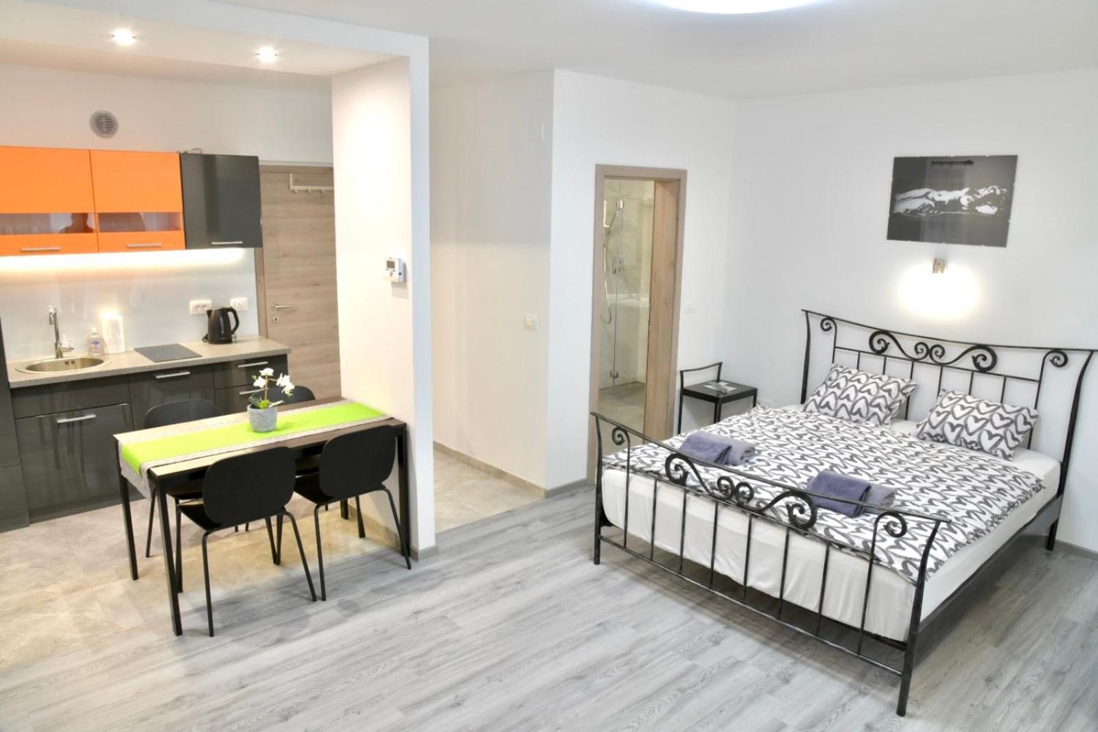 Stara Jezica Apartments With Wifi 류블랴나 외부 사진